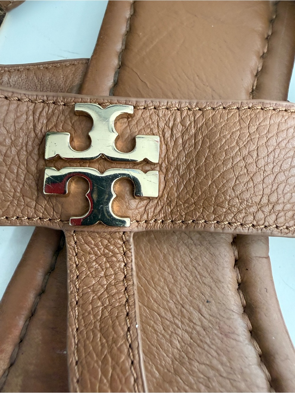 Tory Burch Bryce flat size 9 Brown Leather T-Strap Sandals with Gold Logo - Picture 5 of 14